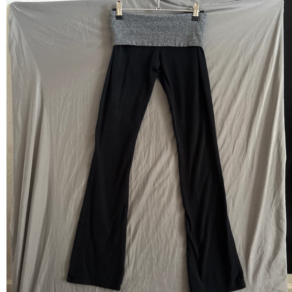 Y2K SO Yoga Pants XS Black Gray y2k athleisure Flare Leg Fold-over Waistband